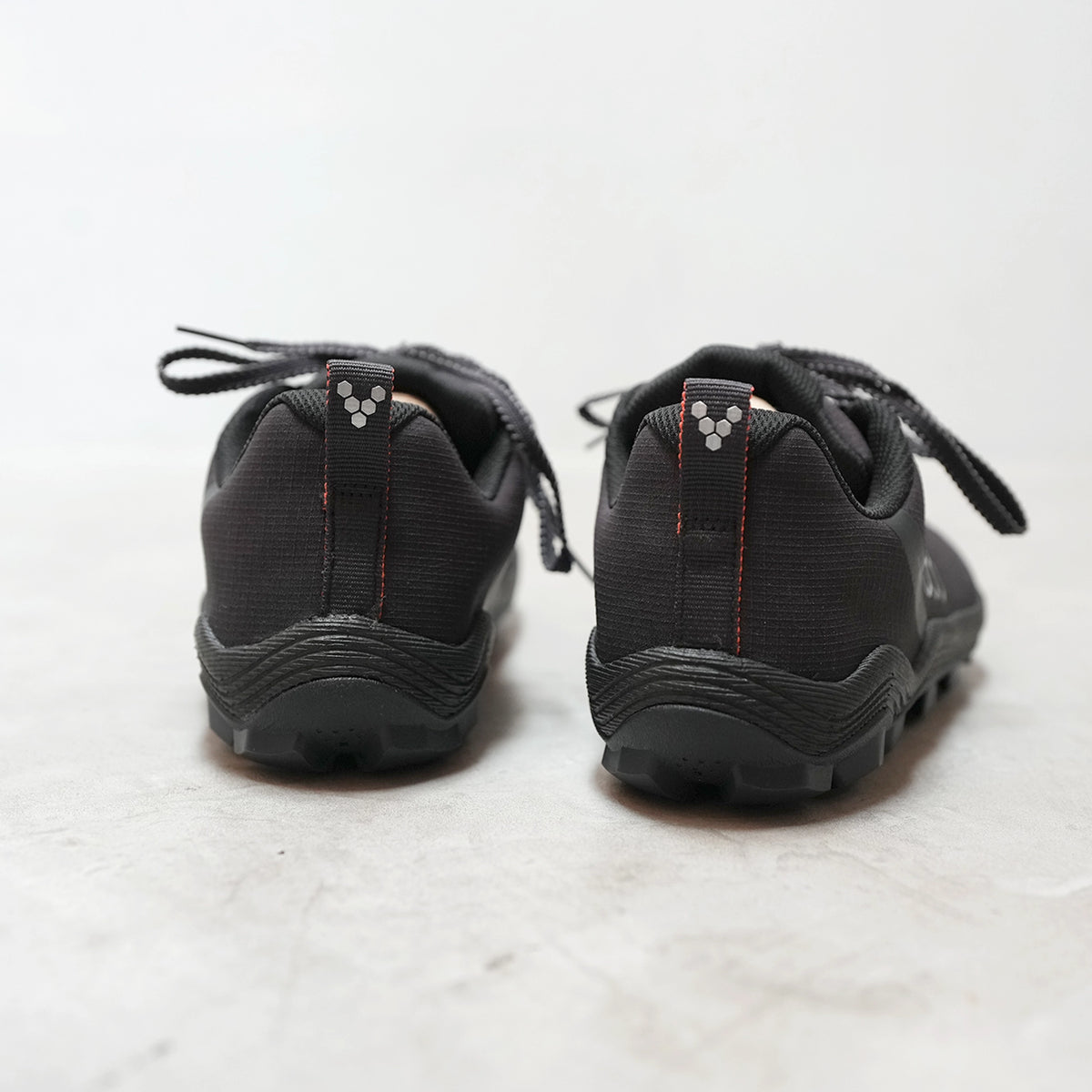 【VIVOBAREFOOT】ヴィヴォ ベアフット men's Primus Trail Flow Waterproof "Eclipse×Molten Lava"