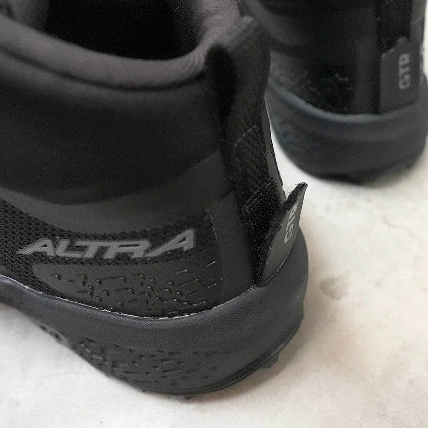 【ALTRA】アルトラ women's Timp 6 Mid GTX "Black×Black"