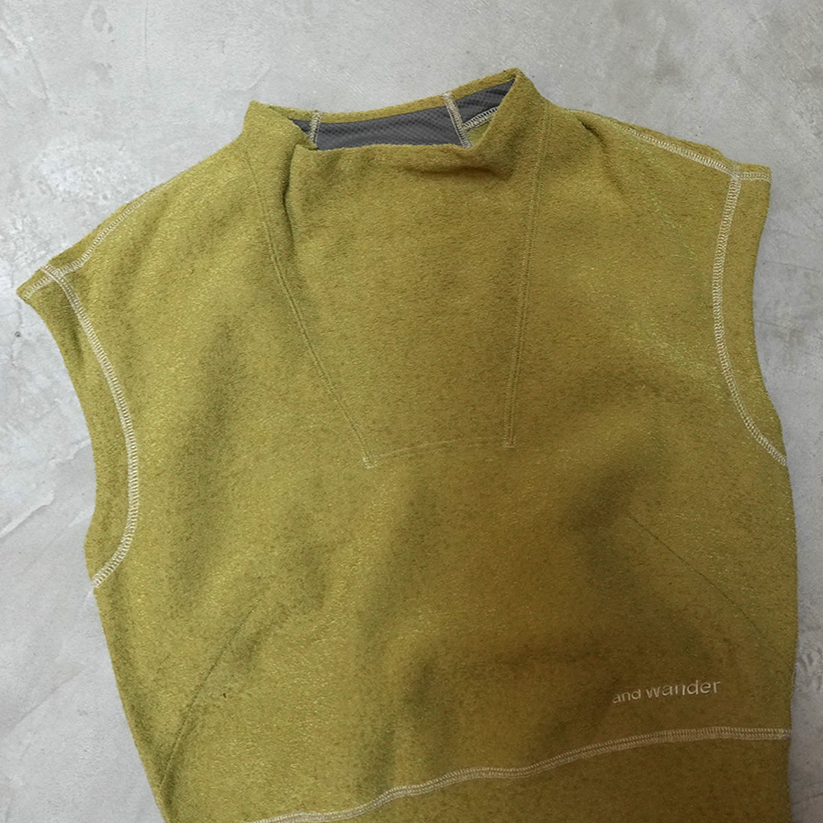 【and wander】アンドワンダー women's PE warm pile vest "2Color"