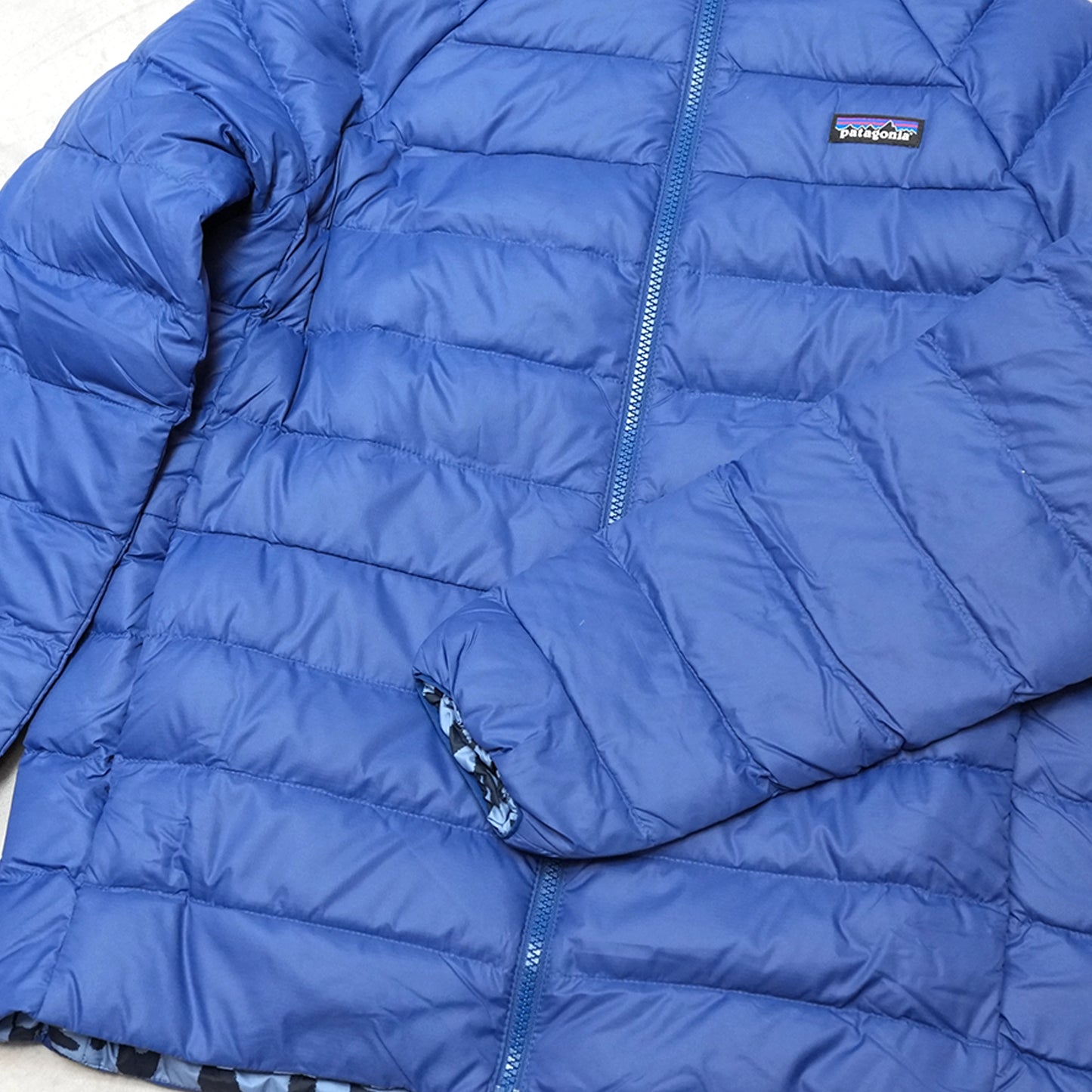 【patagonia】パタゴニア Kids Reversible Down Sweater Hoody "2Color"