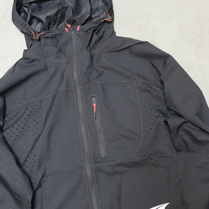 【and wander】アンドワンダー Altra × and wander ventilation wind jacket "2Color"