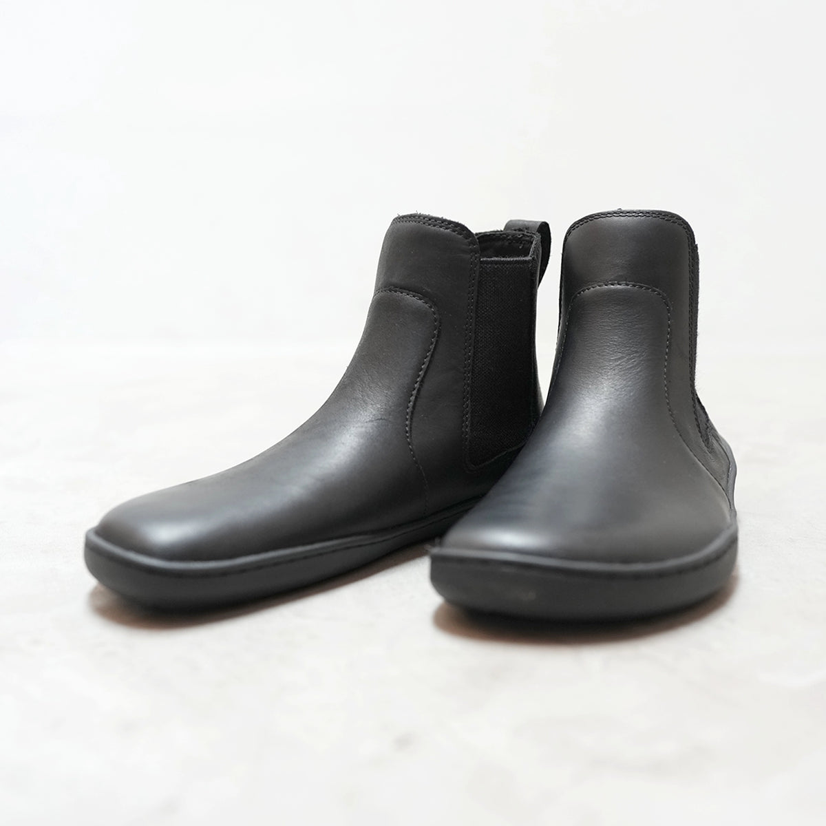 【VIVOBAREFOOT】ヴィヴォ ベアフット men's Sensus Chelsea "Obsidian"