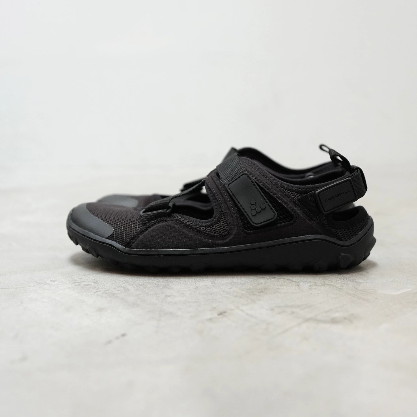【VIVOBAREFOOT】ヴィヴォ ベアフット women's Tracker Sandal "Obsidian"