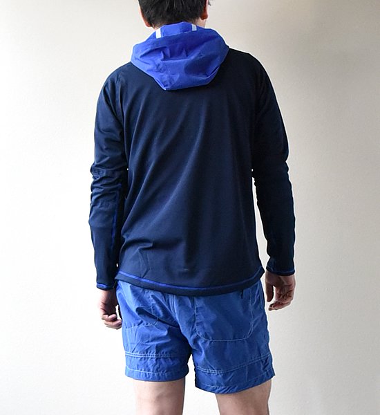 ★40%off【and wander】 アンドワンダー men's tech hoodie ”Blue”