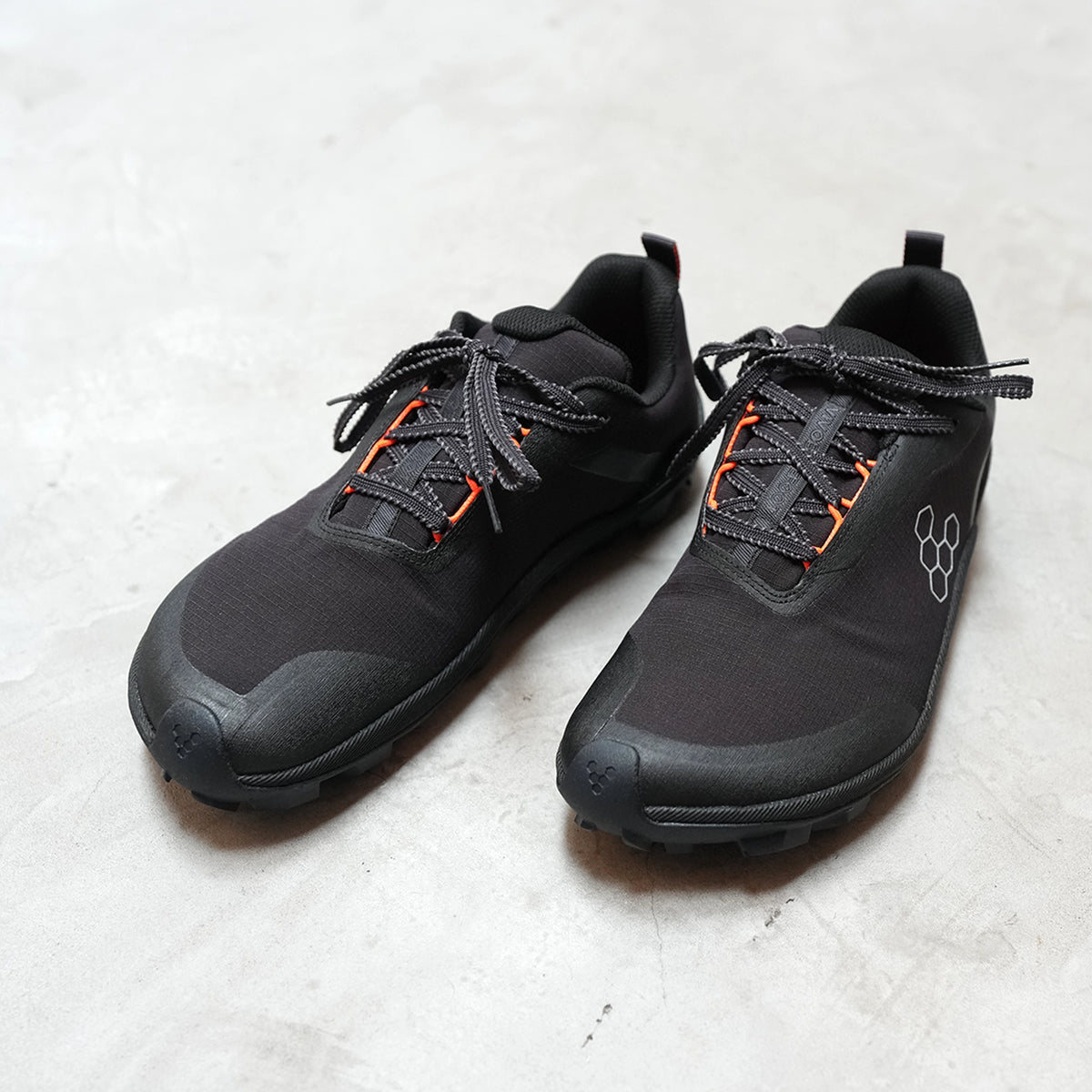 【VIVOBAREFOOT】ヴィヴォ ベアフット men's Primus Trail Flow Waterproof "Eclipse×Molten Lava"