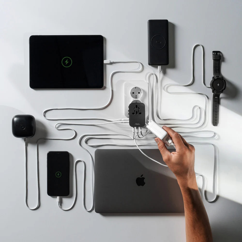 【Matador】マタドール Global Travel Adapter "Black"