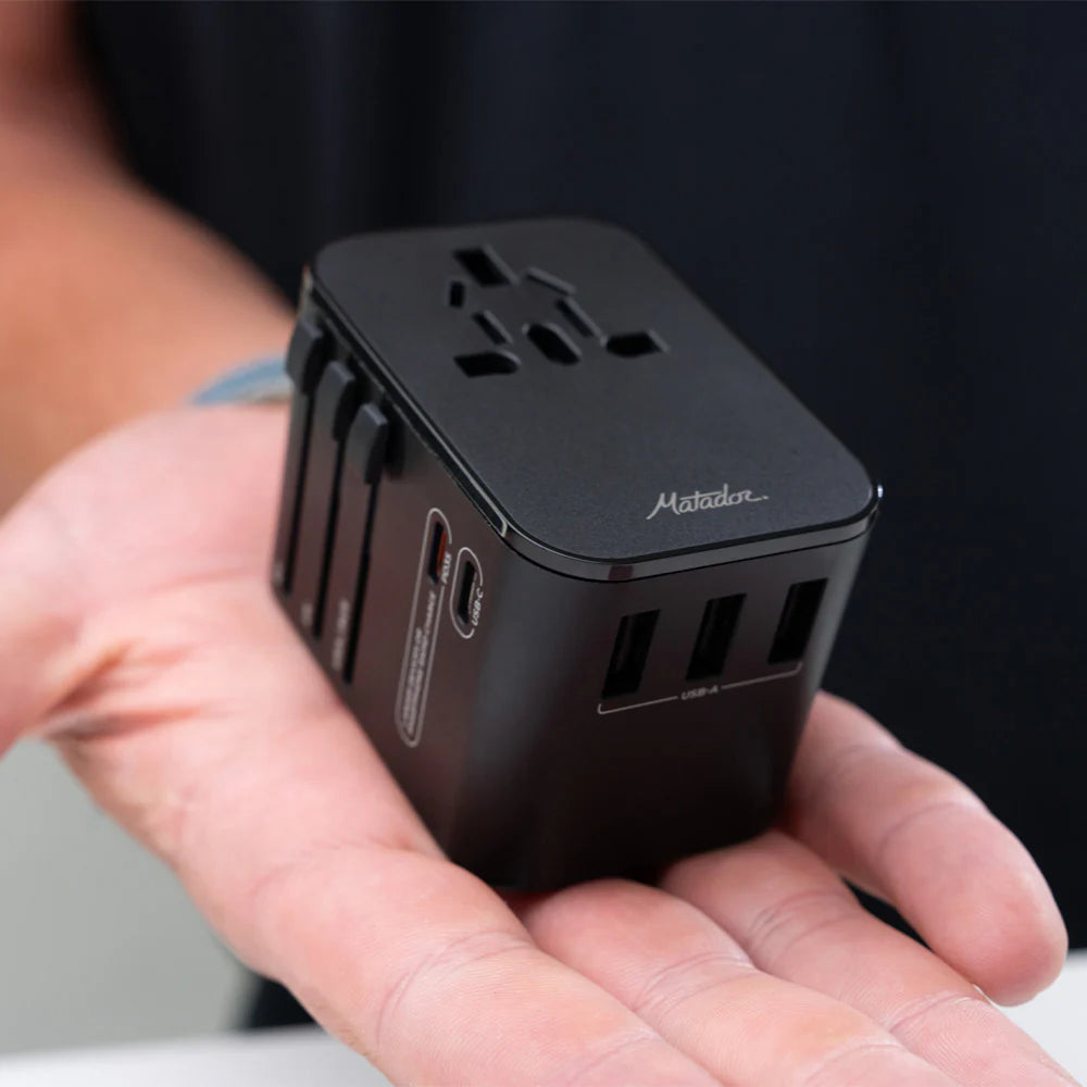 【Matador】マタドール Global Travel Adapter "Black"